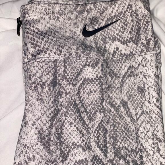 Brand never worn sold out every where - Picture 2 of 4